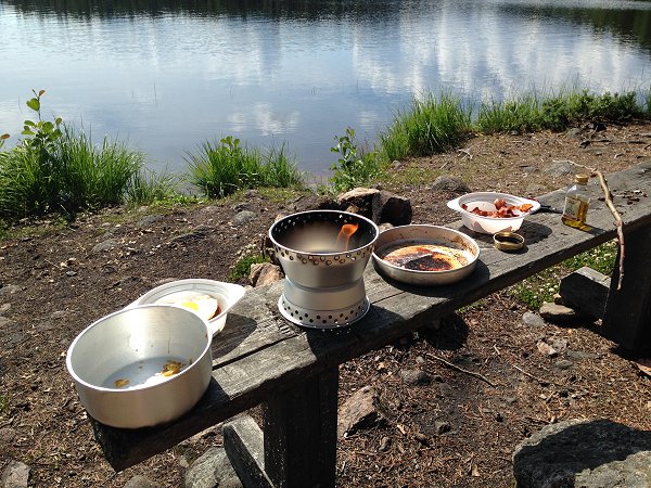 Campingmat och dryck, regn och rusk