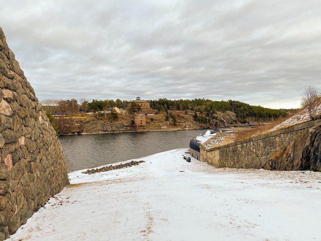 Oscar-Fredriksborgs fästning - mars 2023 fortet pa andra sidan