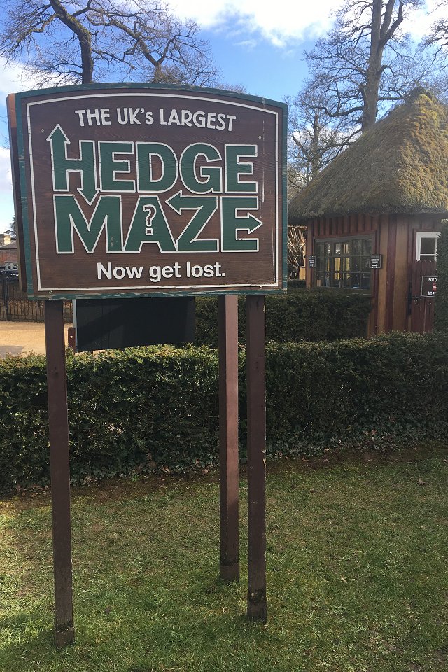 Longleat Manor Safari Park - april 2018 giant hedge maze