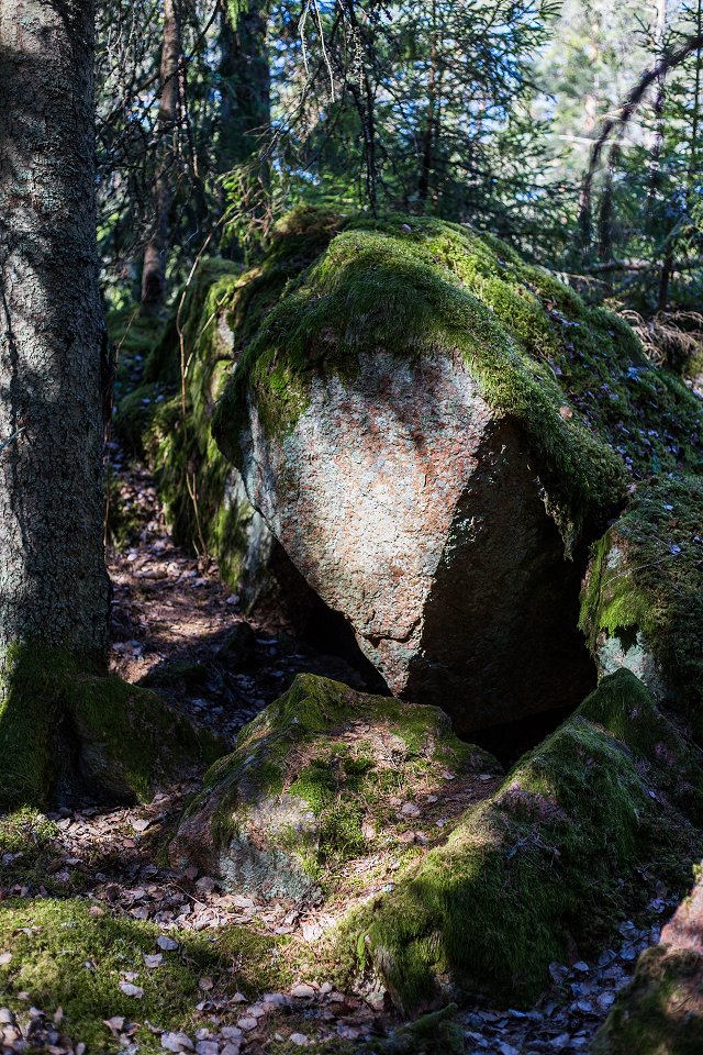 Österunda - maj 2017 stenen ser ut som en gravling