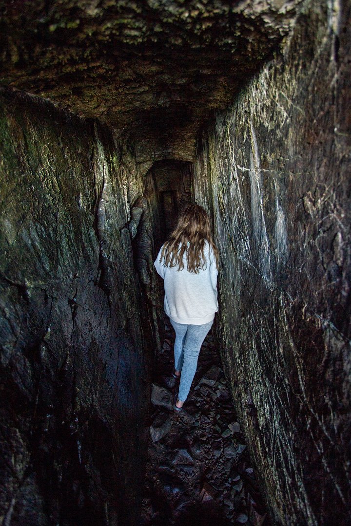 Kullaberg naturreservat, Skåne - juli 2020 ellie i grottan