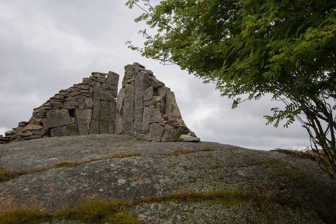 Pilane skulpturpark, Tjörn - juli 2014 ruin