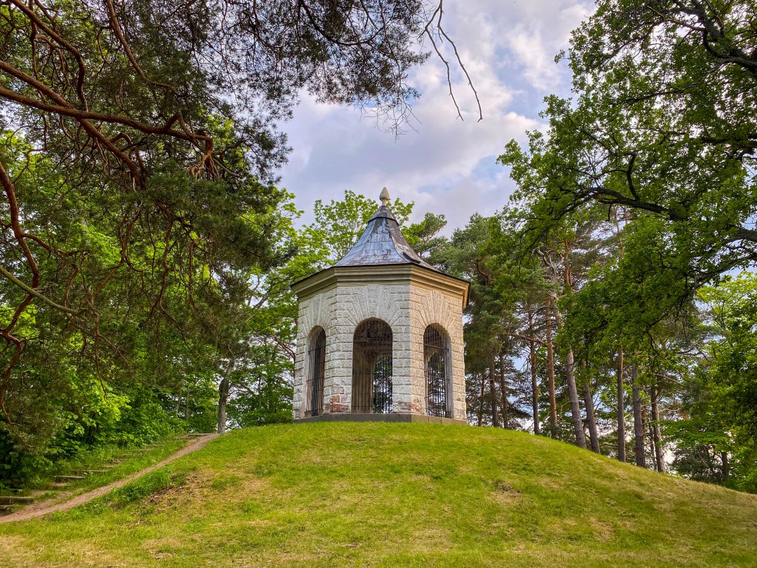 Tempeludden, Hässelby - juni 2022 kapell kulle