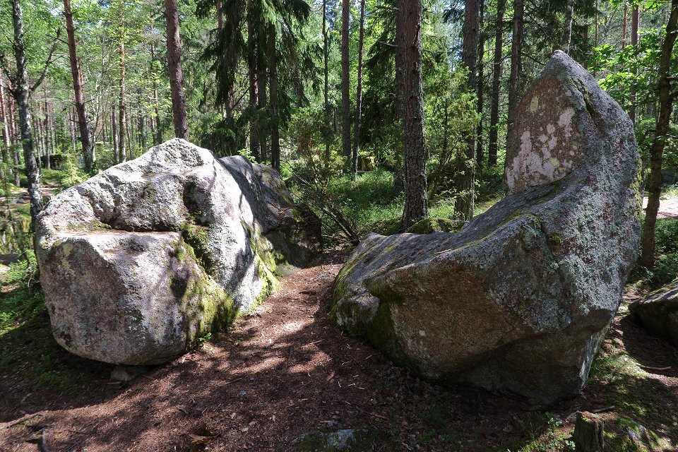 Trollegaters naturreservat - juli 2017 konstiga stenar