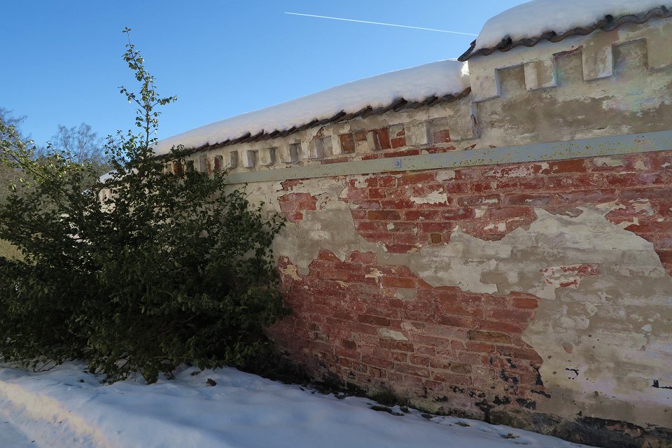 Ekolsunds slott - mars 2018 tradgards muren
