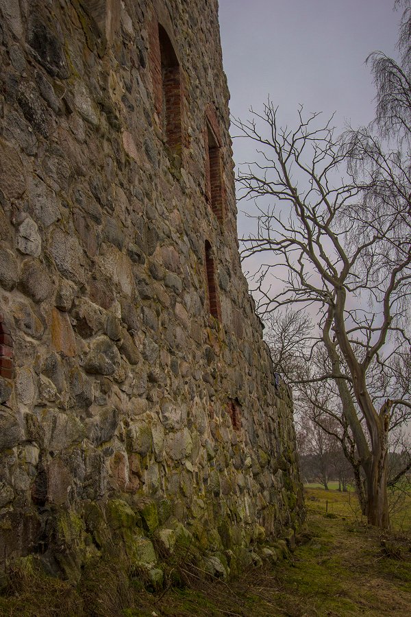 Mörby slottsruin - mars 2014 borg vagg