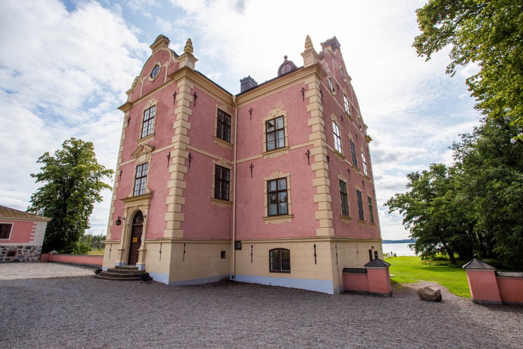 Skånelaholms slott - augusti 2019 det lilla rosa slottet