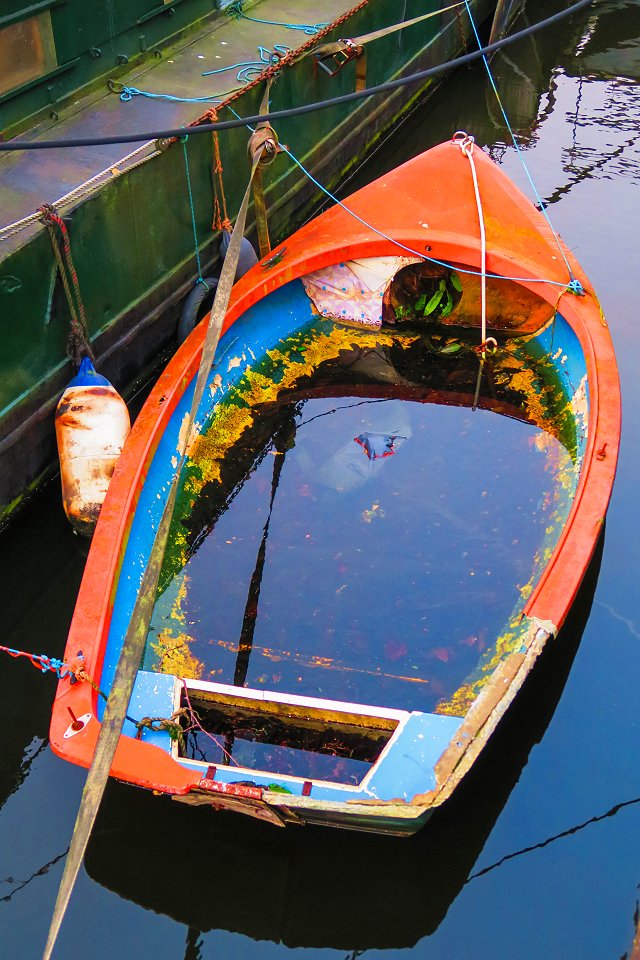 Cruquiuskade Amsterdam - november 2017 orange boat