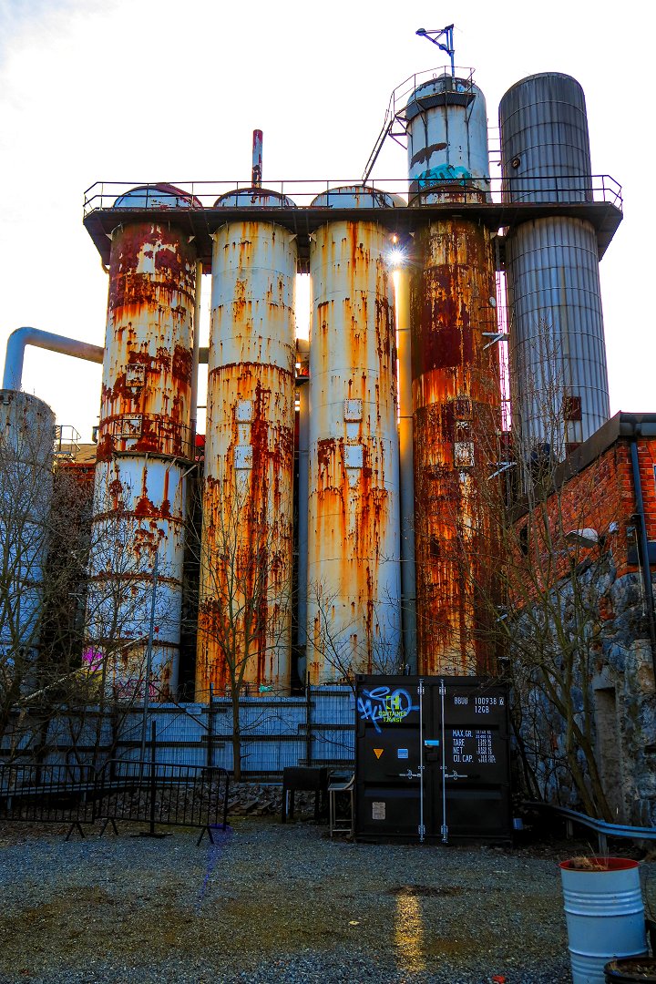 Kolsyrefabriken, Liljeholmen – mars 2019 five chimnies