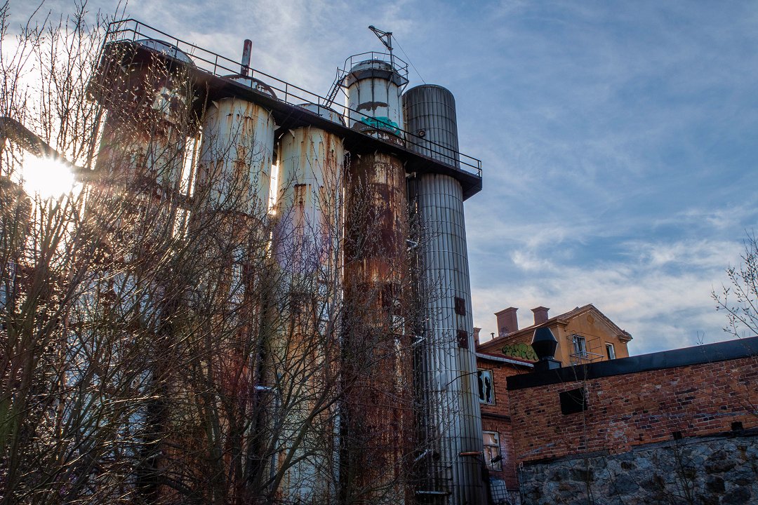 Kolsyrefabriken, Liljeholmen – mars 2019 stora skorstenar