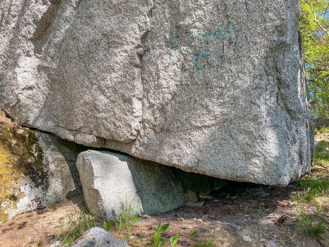 Kettils Grotta, Rosersberg - maj 2023