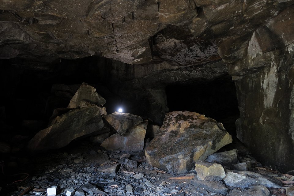 Gruvmyran Ulvön - juli 2017 sten i grottan