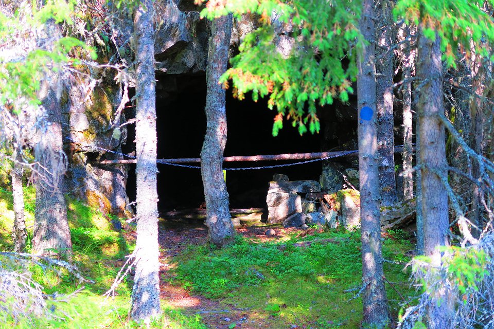 Gruvmyran Ulvön - juli 2017 the mine entrance
