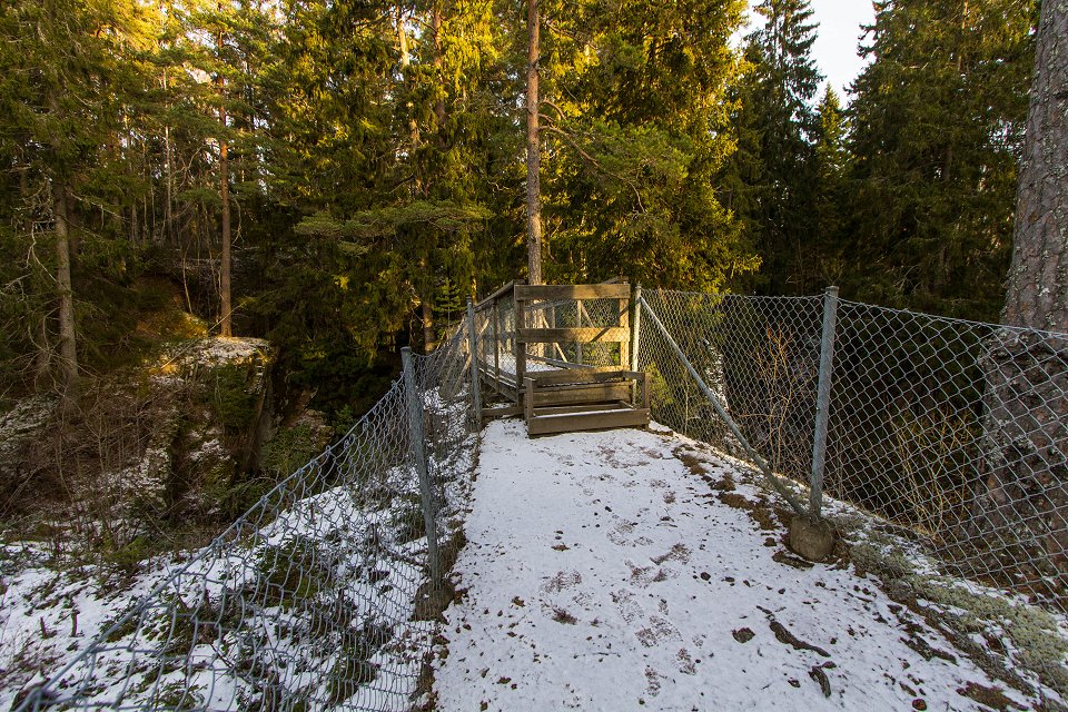 Norberg Mossgruvepark - december 2016 bron till gruva tillbommad norberg