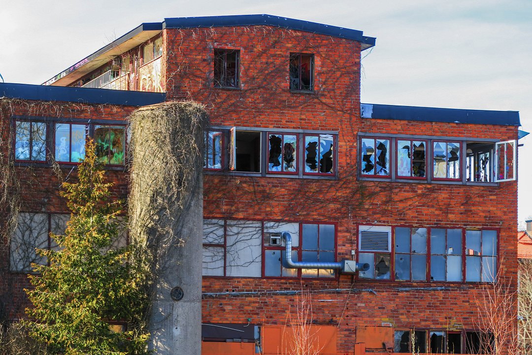 Färgfabriken, Lövholmen – mars 2019 trasiga fonster