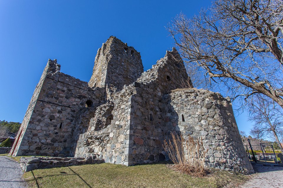 Sankt Olofs kyrkoruin Sigtuna - mars 2017 ruin kyrka sigtuna