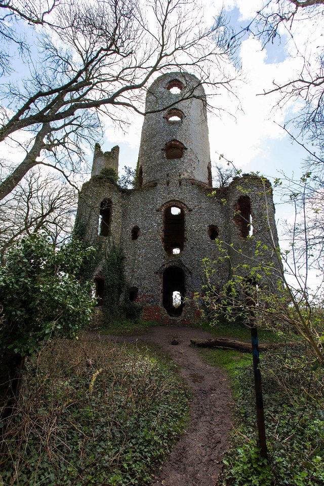 Racton ruin Chichester - april 2018