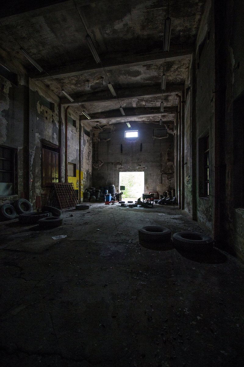 Fredriksbergs pappersbruk- juli 2014 ljus langt borta
