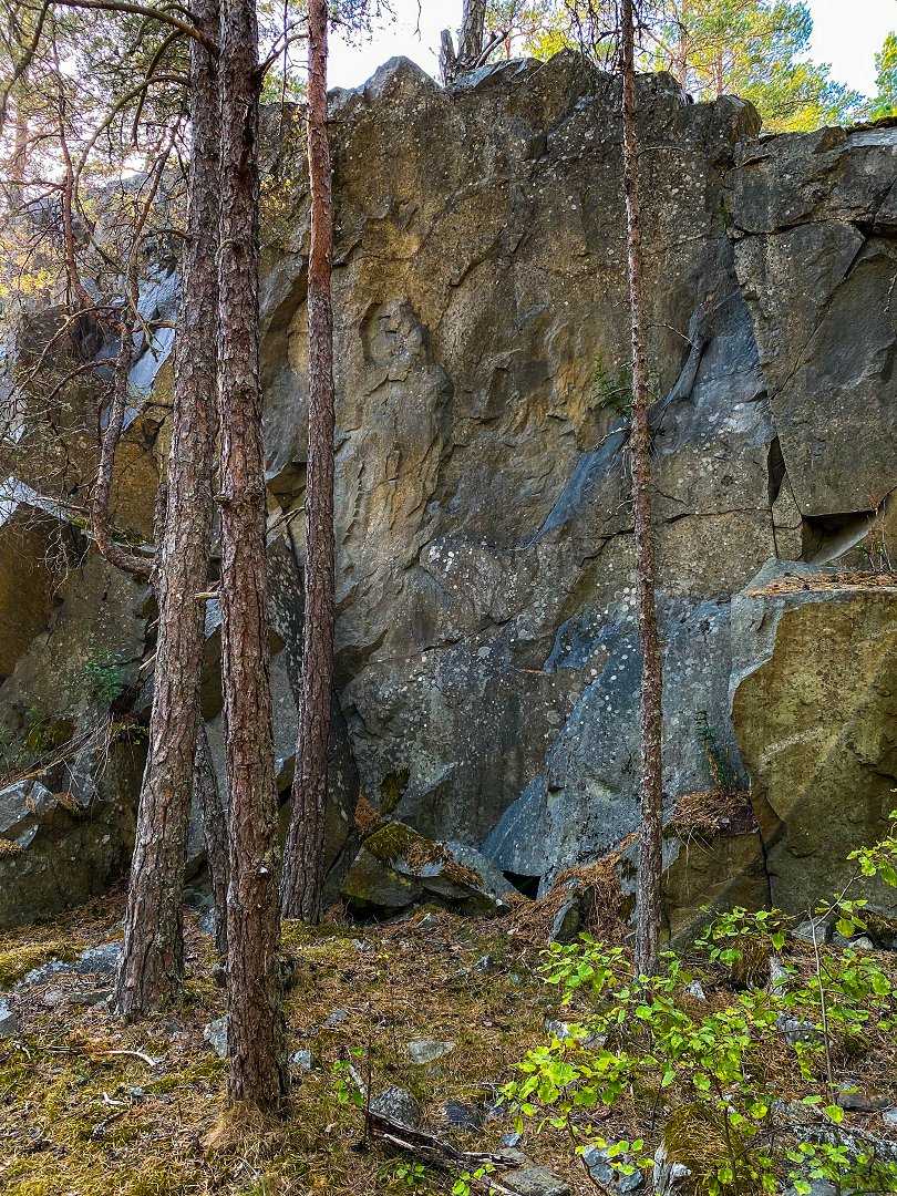 Stenbrott, Järfälla - juli 2023 lodrat klippvagg