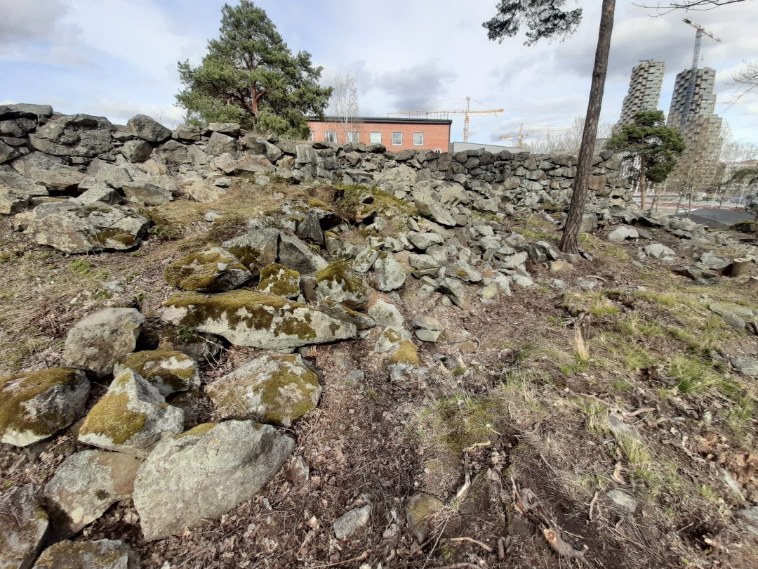 Ryssmuren Solna - april 2020 mycket sten blir det
