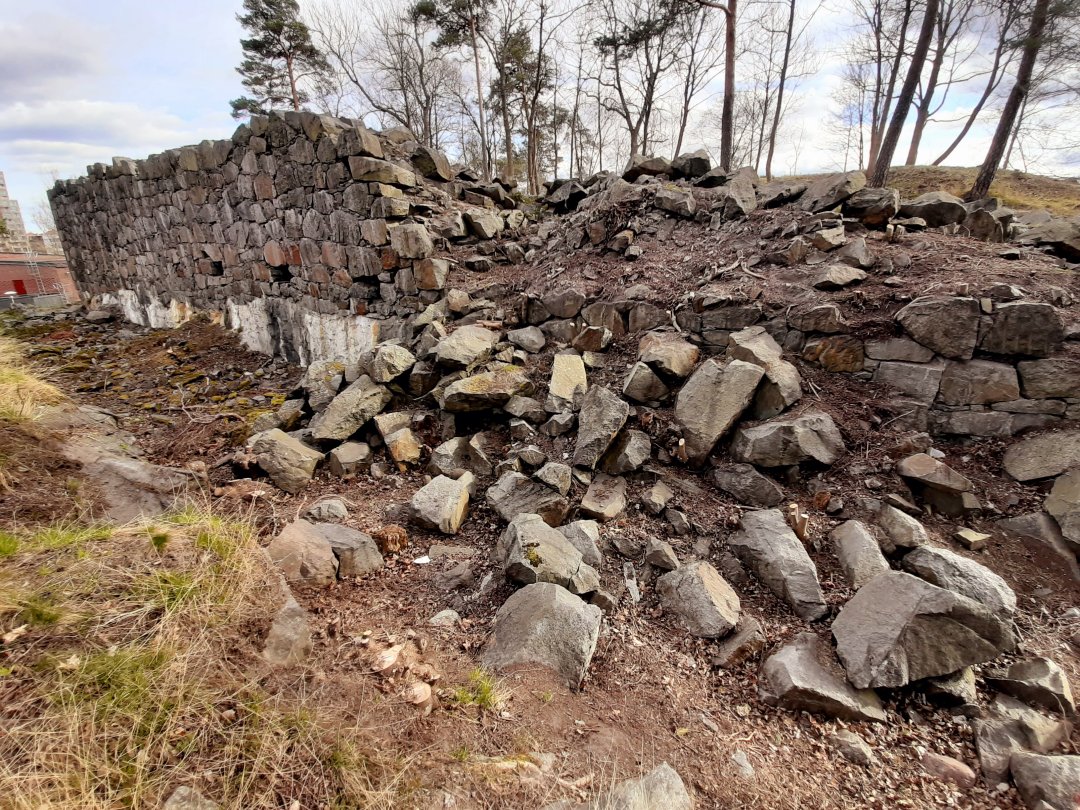 Ryssmuren Solna - april 2020 rubble