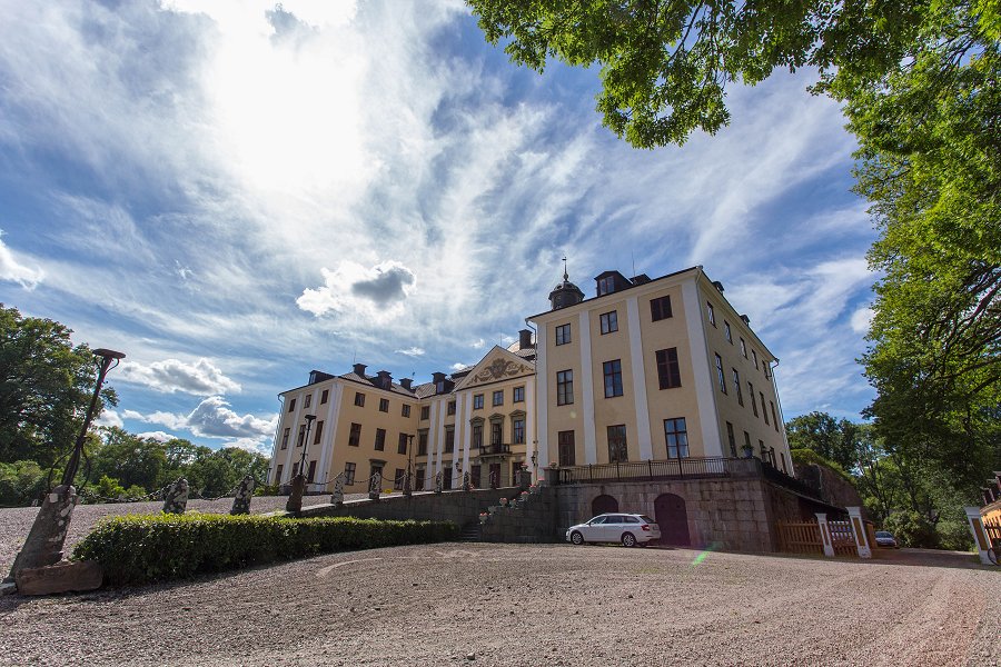 Örbyhus slott - juli 2016 slottet sidan moln himmel