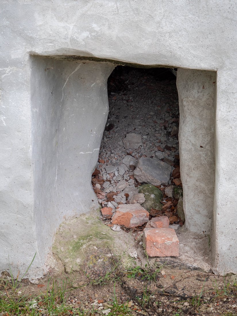 Bergkvara slottsruin - augusti 2019 cellar