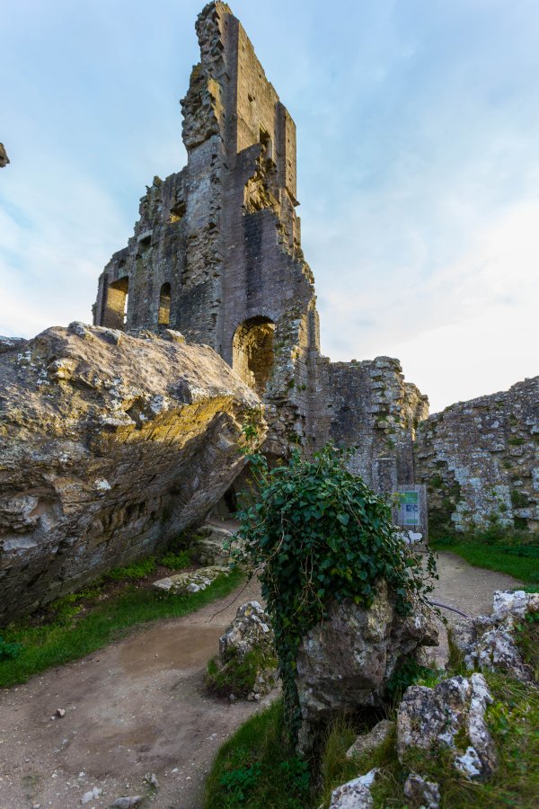 Corfe Castle - december 2015 broken tower