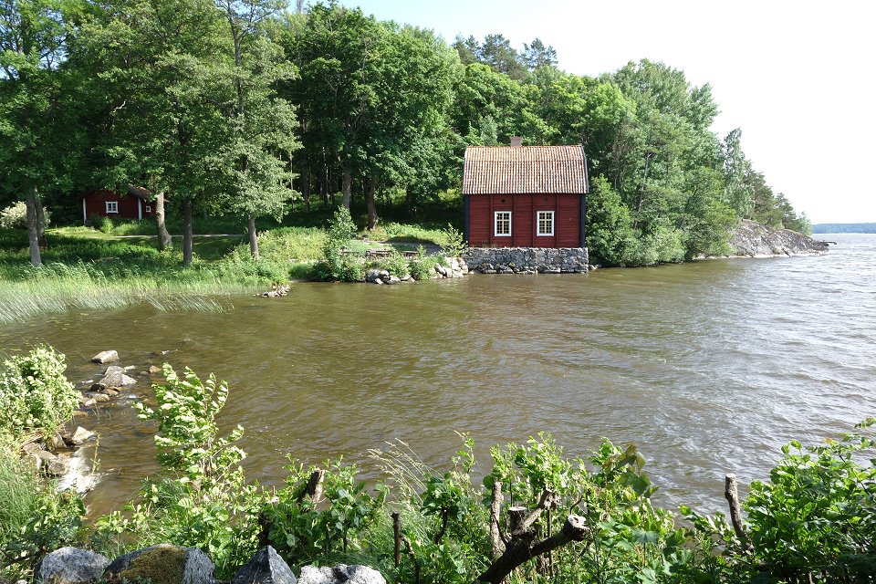 Grönsö slott - juni 2013 rott hus