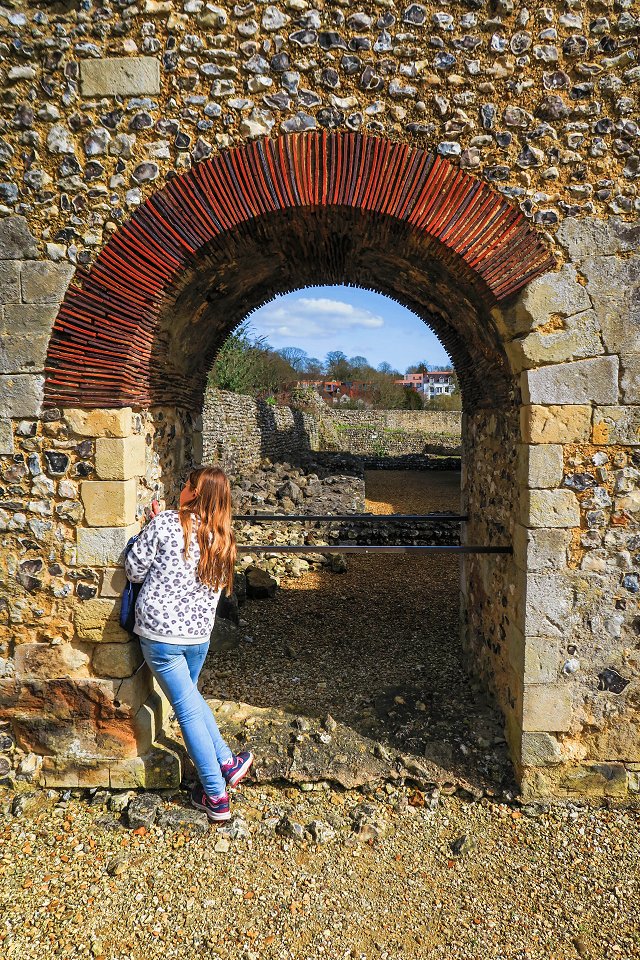Wolvesey castle Winchester - april 2018 wolvesey castle ellie