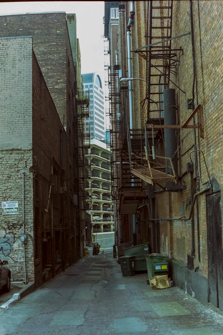 Seattle, USA - november 2000 shit alley
