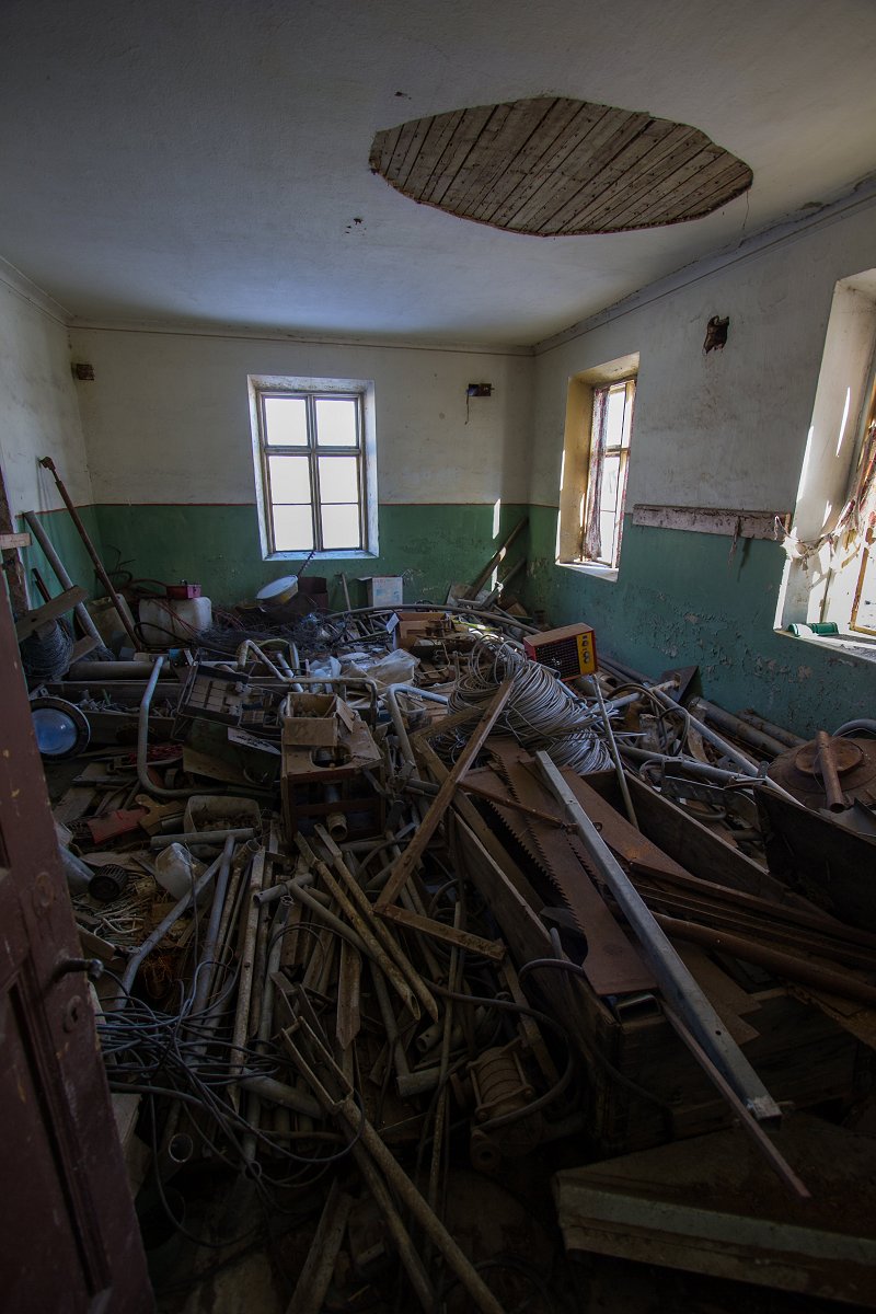 Österfärnebo - mars 2014 stokigt hus skrap pa golvet