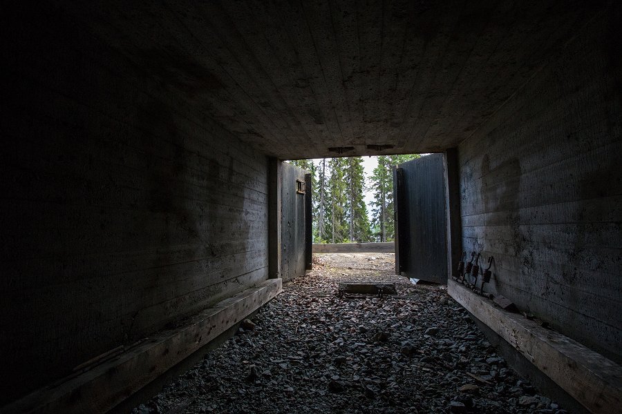 Skansen Alanäs - juli 2015 stora bunkern tittar ut