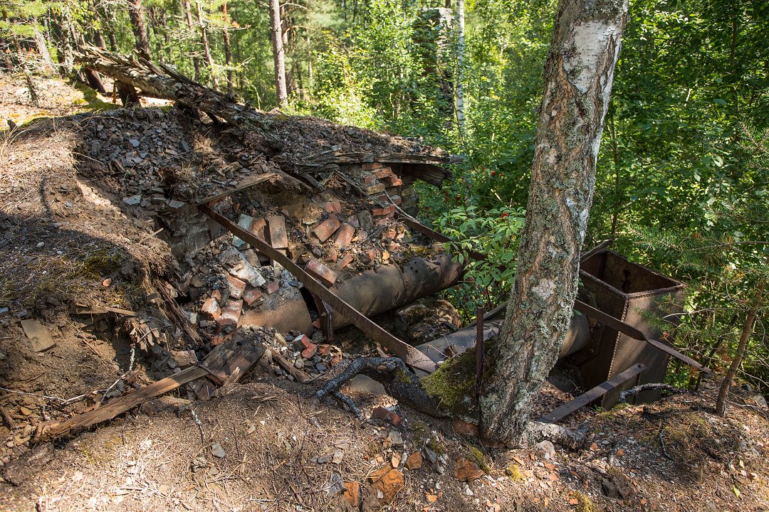 Ädelfors gruva Småland - juli 2018 maskiner i skogen