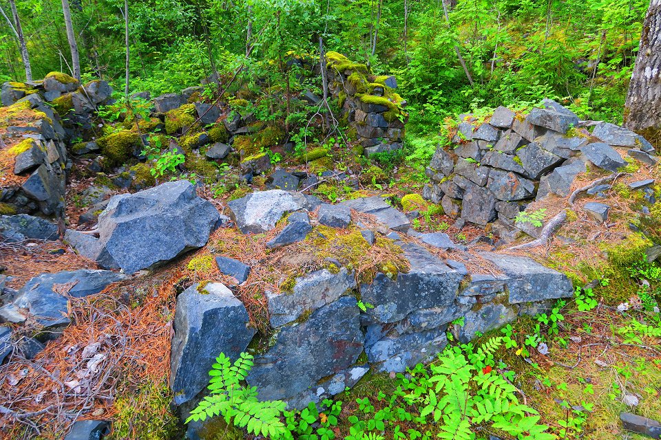 Storbergets gruva Hofors - juli 2017 gammal sten ruin