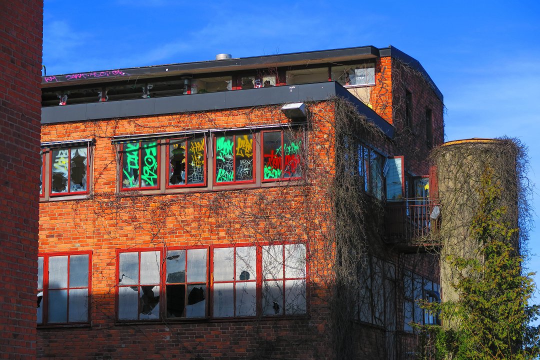 Färgfabriken, Lövholmen – mars 2019 grona fonster