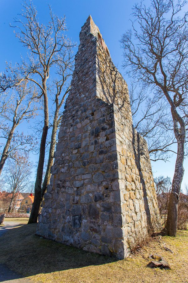 Sankt Lars kyrkoruin Sigtuna - mars 2017 kolossen