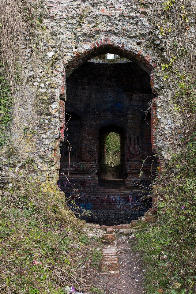 Racton ruin Chichester - april 2018 the entrance
