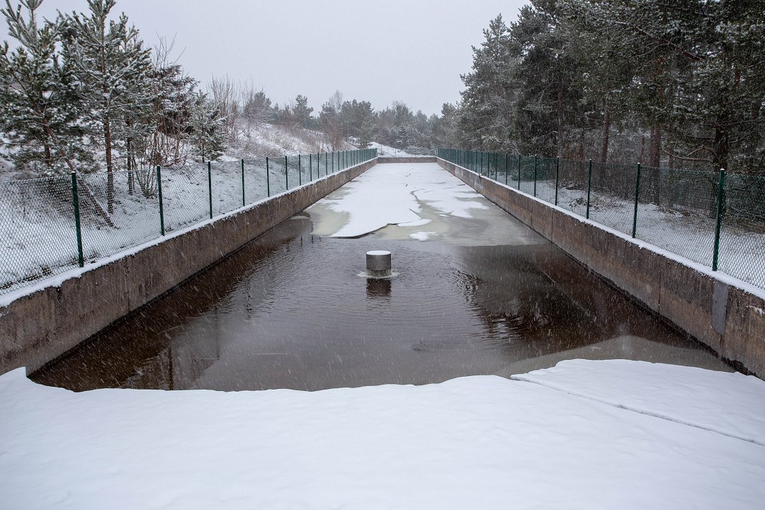 Tunåsen Uppsala - mars 2019 brunt vatten och is